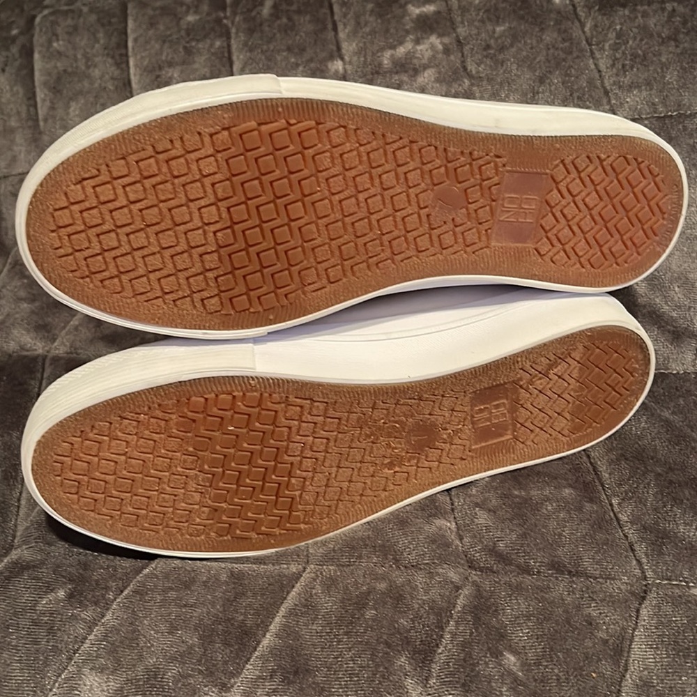 New white high top sneakers - Picture 3 of 4